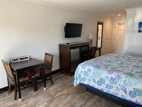 Ocean Surf Inn & Suites image 46