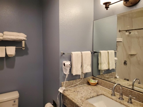 Ocean Surf Inn & Suites image 48