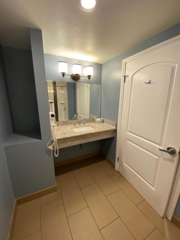 Ocean Surf Inn & Suites image 73
