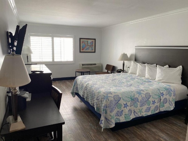 Ocean Surf Inn & Suites image 78